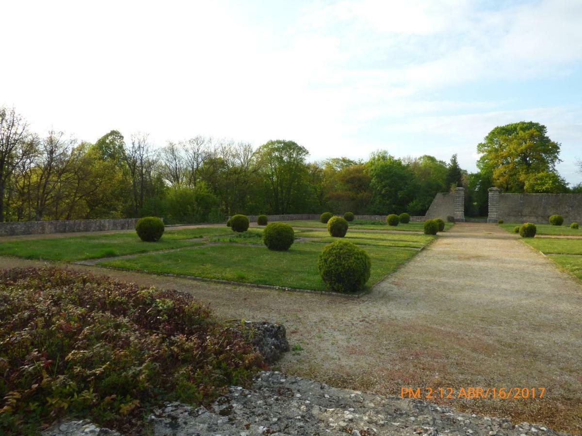 Chateau De Montrame Soisy-Bouy Bagian luar foto