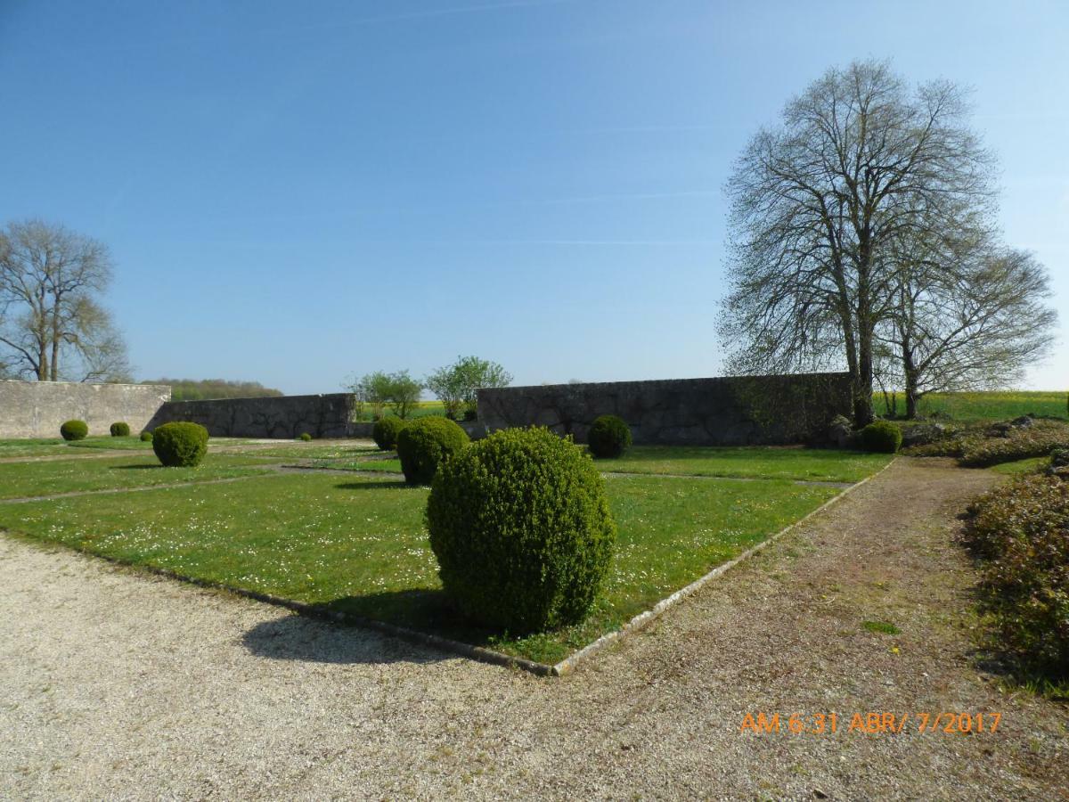 Chateau De Montrame Soisy-Bouy Bagian luar foto